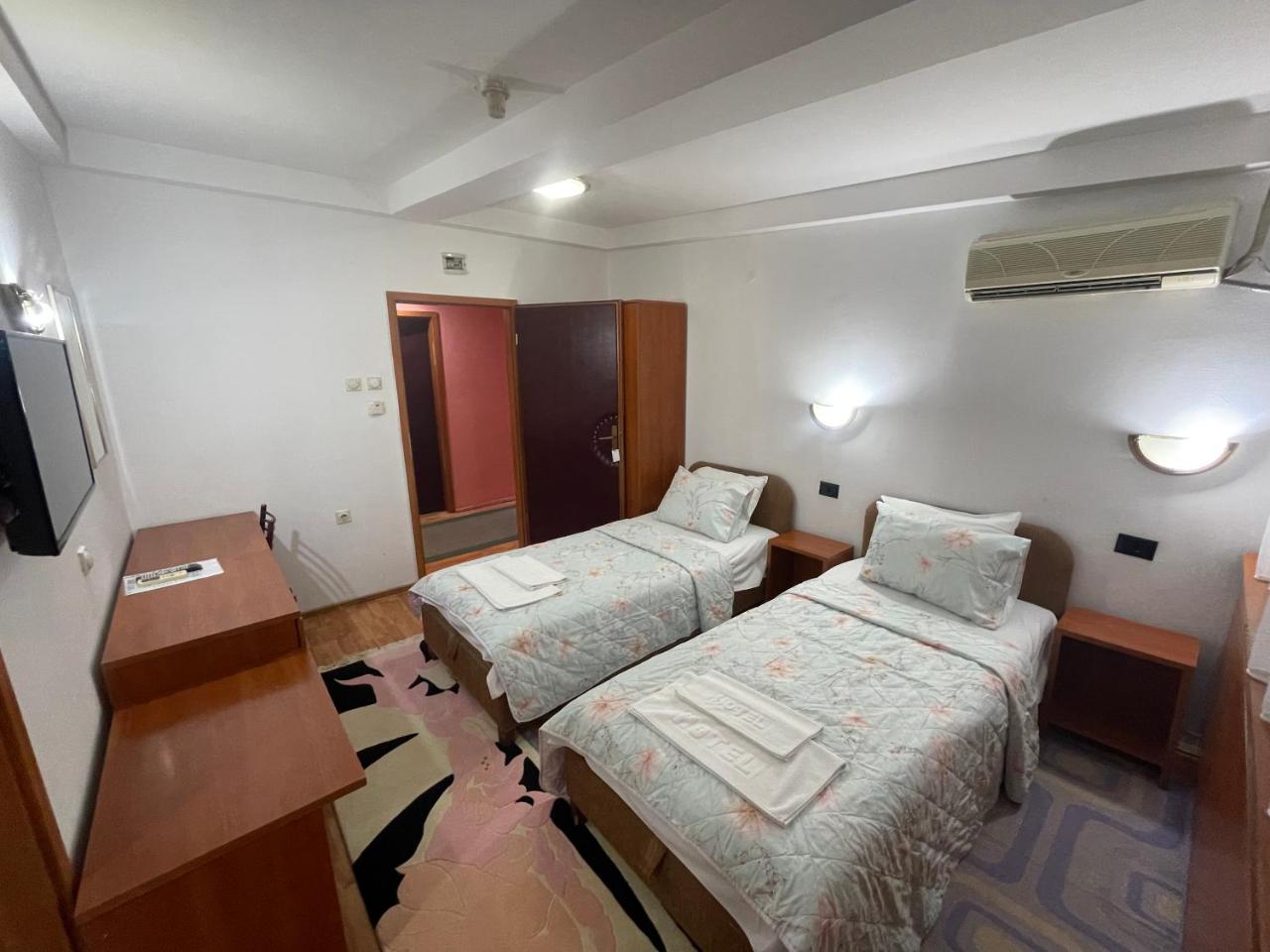 Hotel Square photo 2