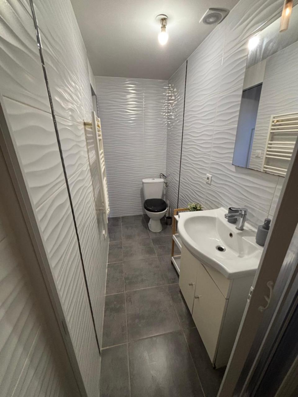 UNIQUE Appartement cosy dans villa avec piscine très bien placé - 4