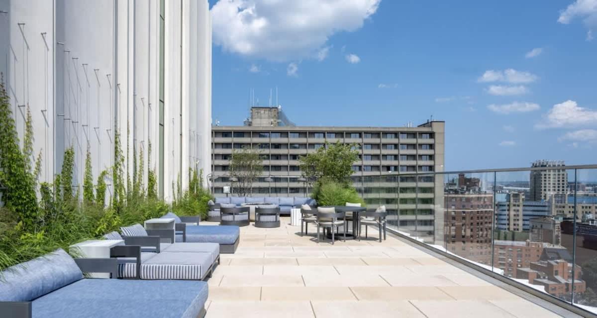 Back-Bay Lux Central 2BR Condo with Rooftop and Parking photo 4