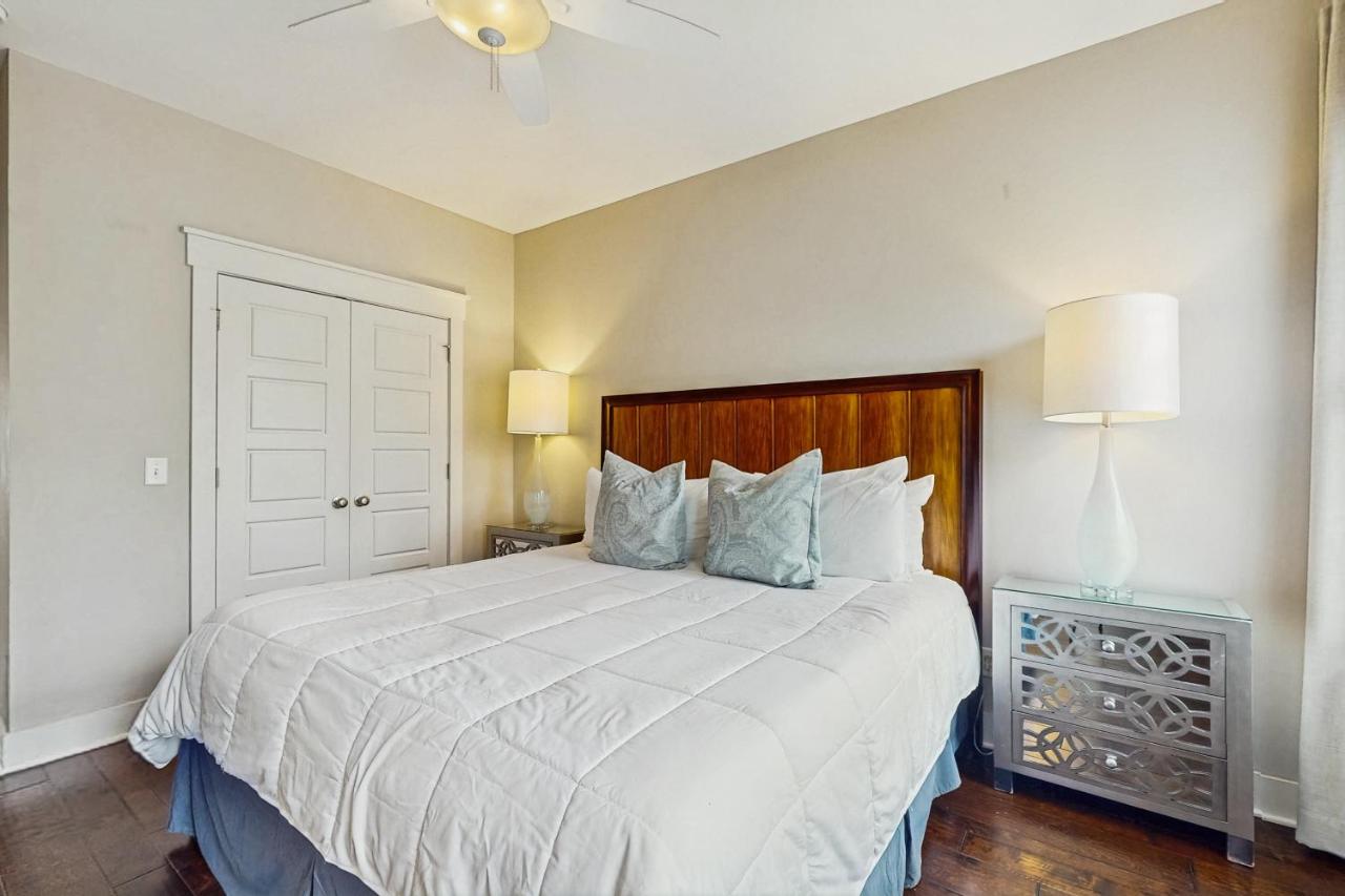 Newly Built Two Story Townhouse with Free WiFi Washer and Dryer and Central AC photo 4