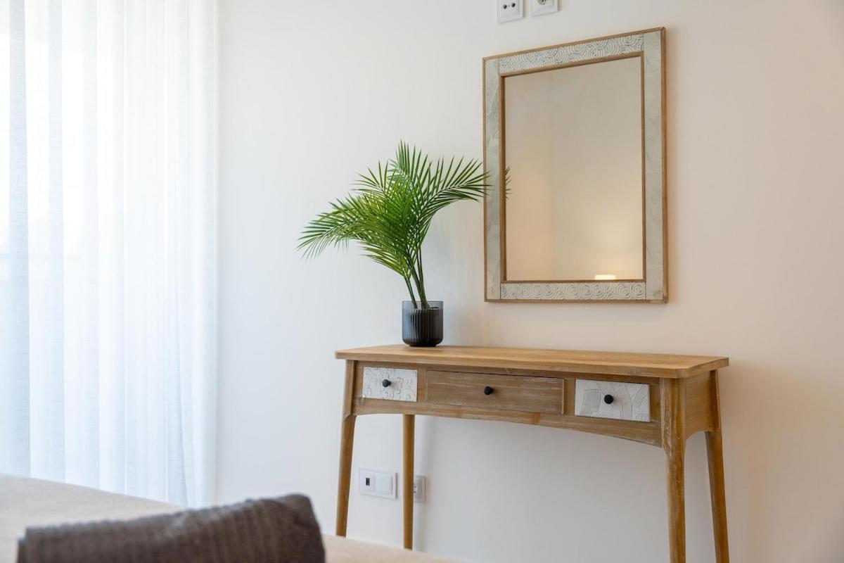 Luxury 3BR Sea Views, Pool, Sauna, Gym - 4
