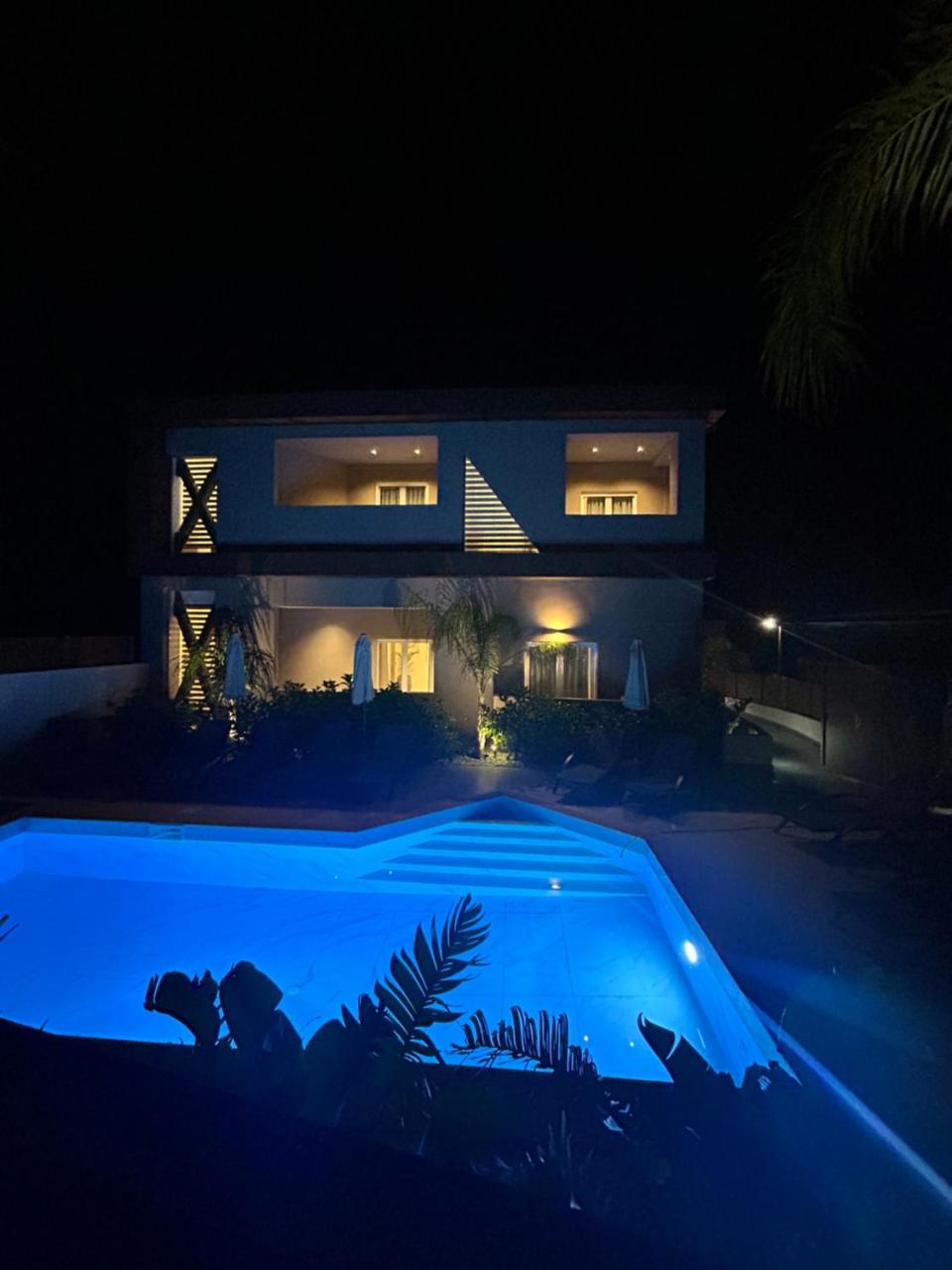 X luxury suites - 3