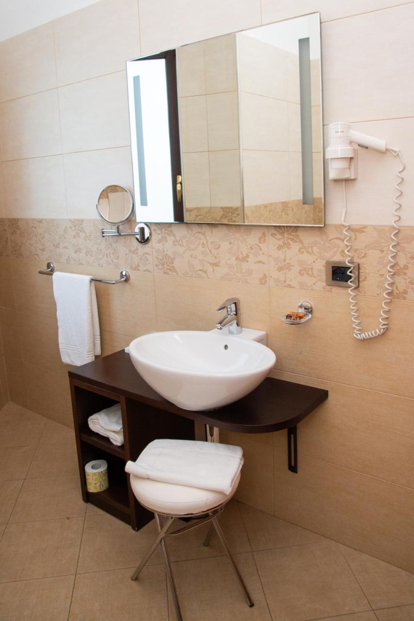 Gullo Hotel photo 4