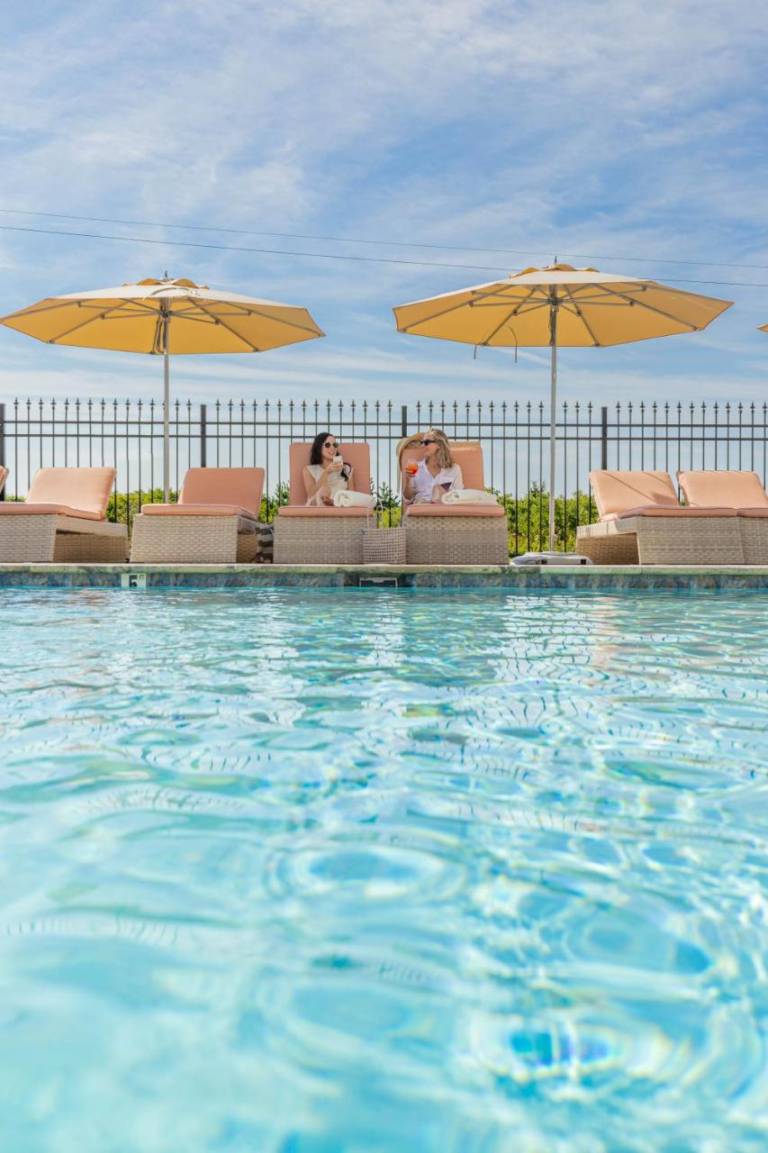 La Mer Beachfront Resort - 3