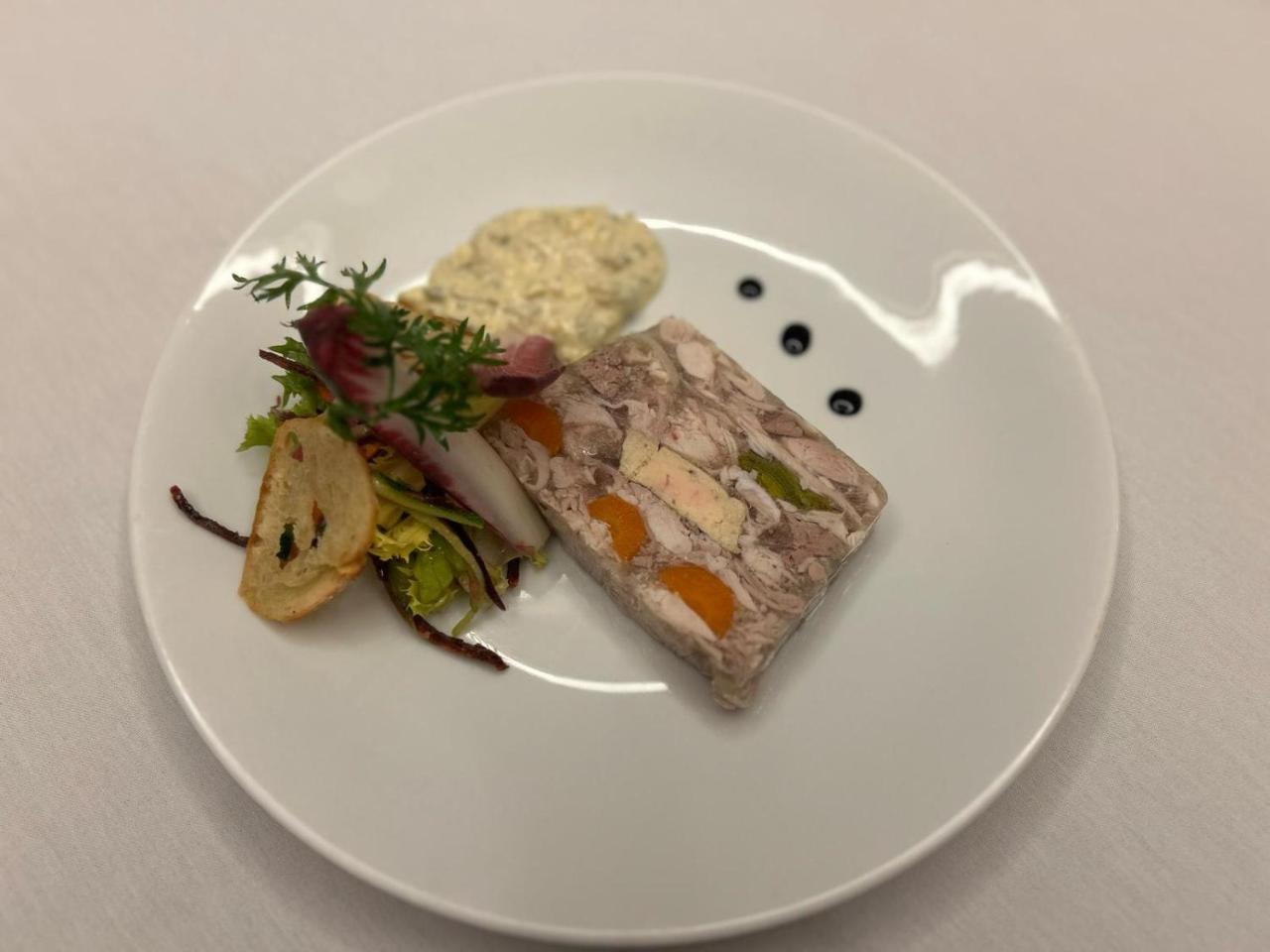 Le Victor Hugo - Hôtel et Restaurant - Logis Hôtels photo 3