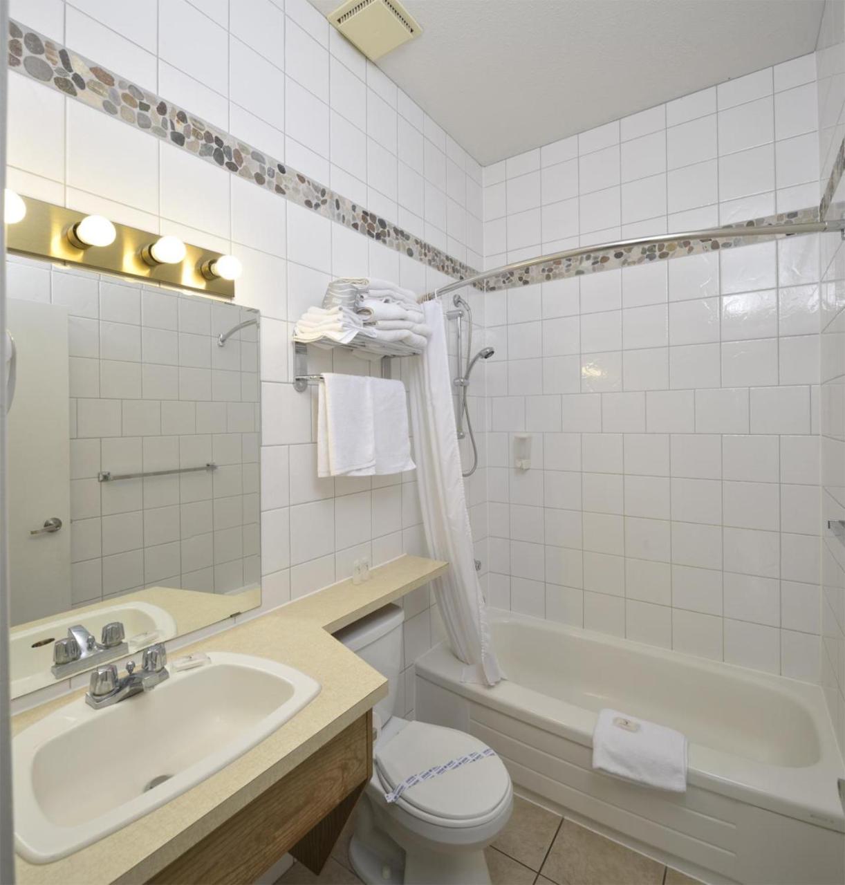 Waterfront Inn photo 2