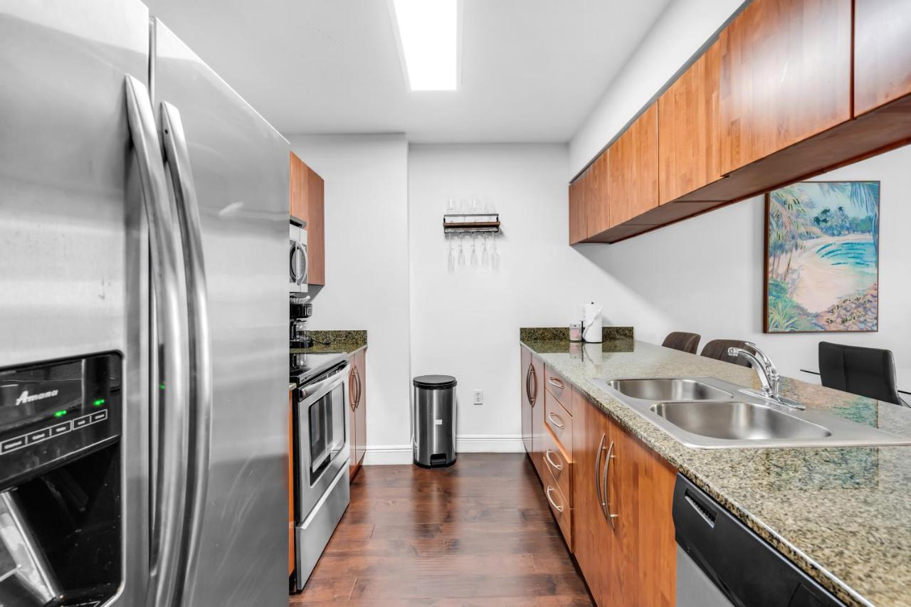 Relaxing 1-Bed Condo With City Views in Brickell Key - 4