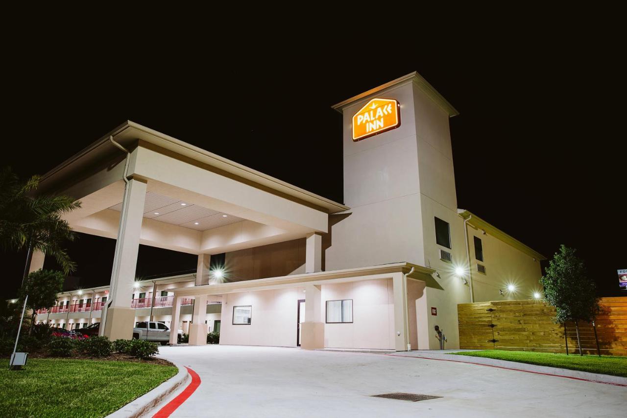 Palace Inn 290 & Jones Rd photo 3