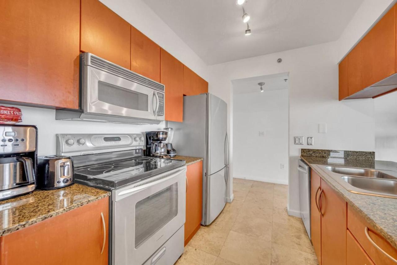 Panoramic 2BR Bay-View in Brickell With Parking - 4