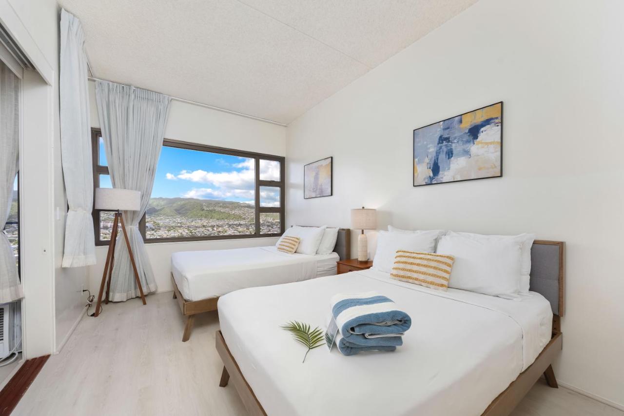 38FL Mountain View, Walk to Waikiki Beach, Parking - 2