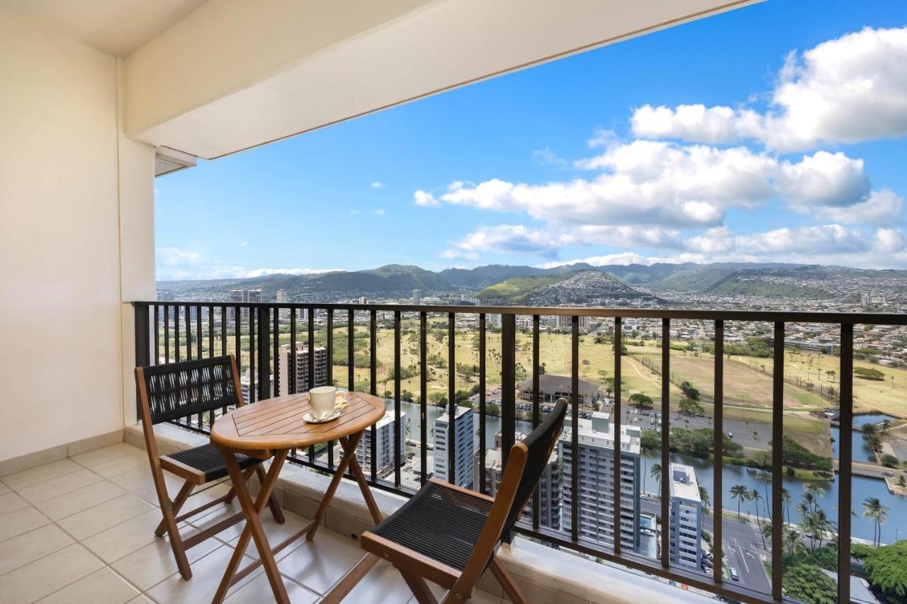 38FL Mountain View, Walk to Waikiki Beach, Parking - 3