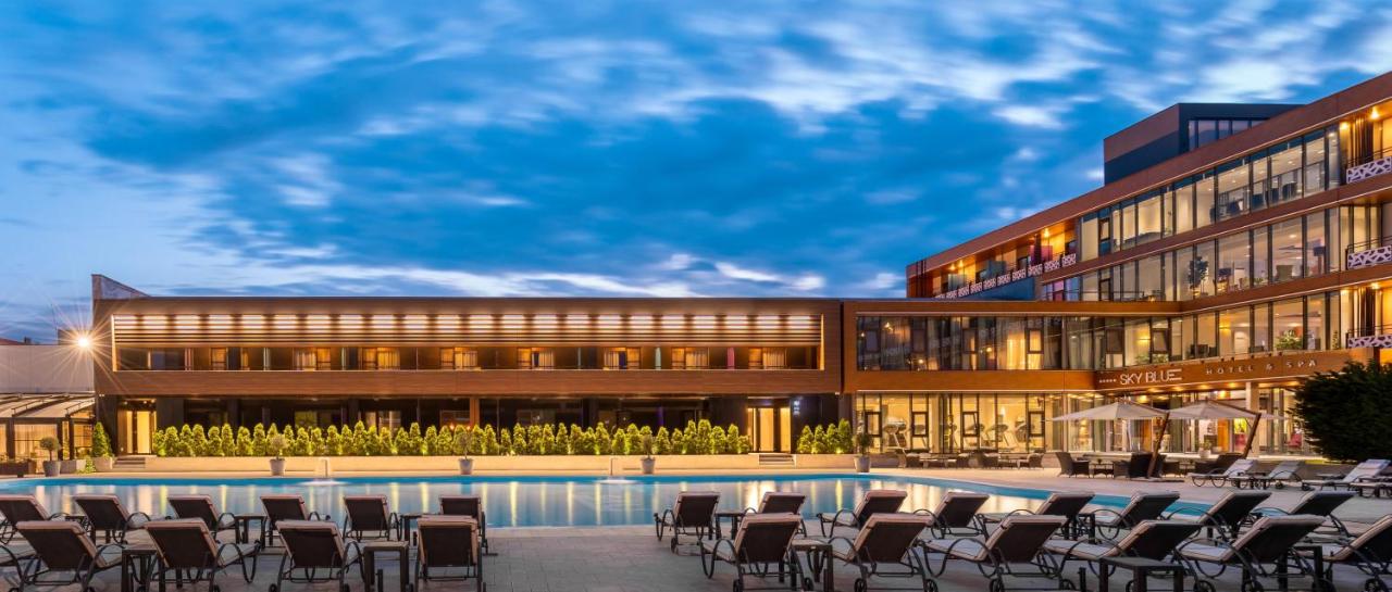 Sky Blue Hotel & Spa - 2
