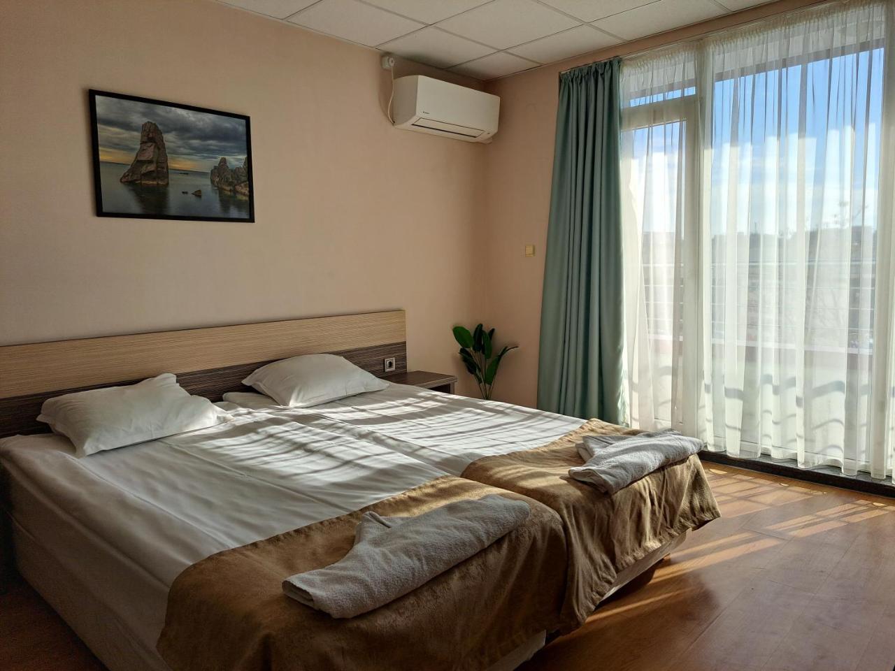Hotel City photo 4