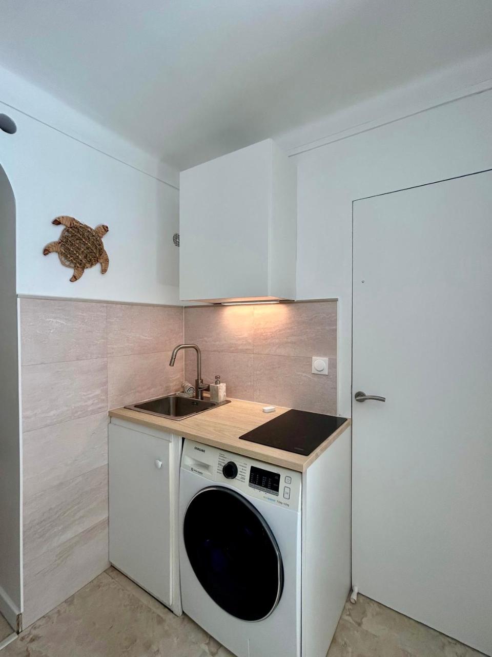 Golfe de Saint Tropez, 5min beach, 1 chambre , 1 canapé lit , terrasse - 4
