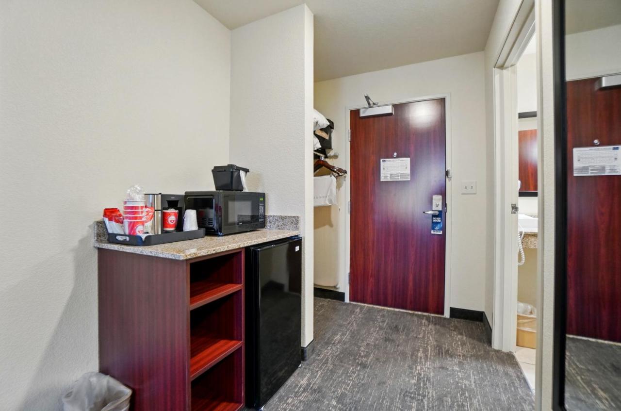 Cobblestone Hotel & Suites - Russells Point at Indian Lake photo 4