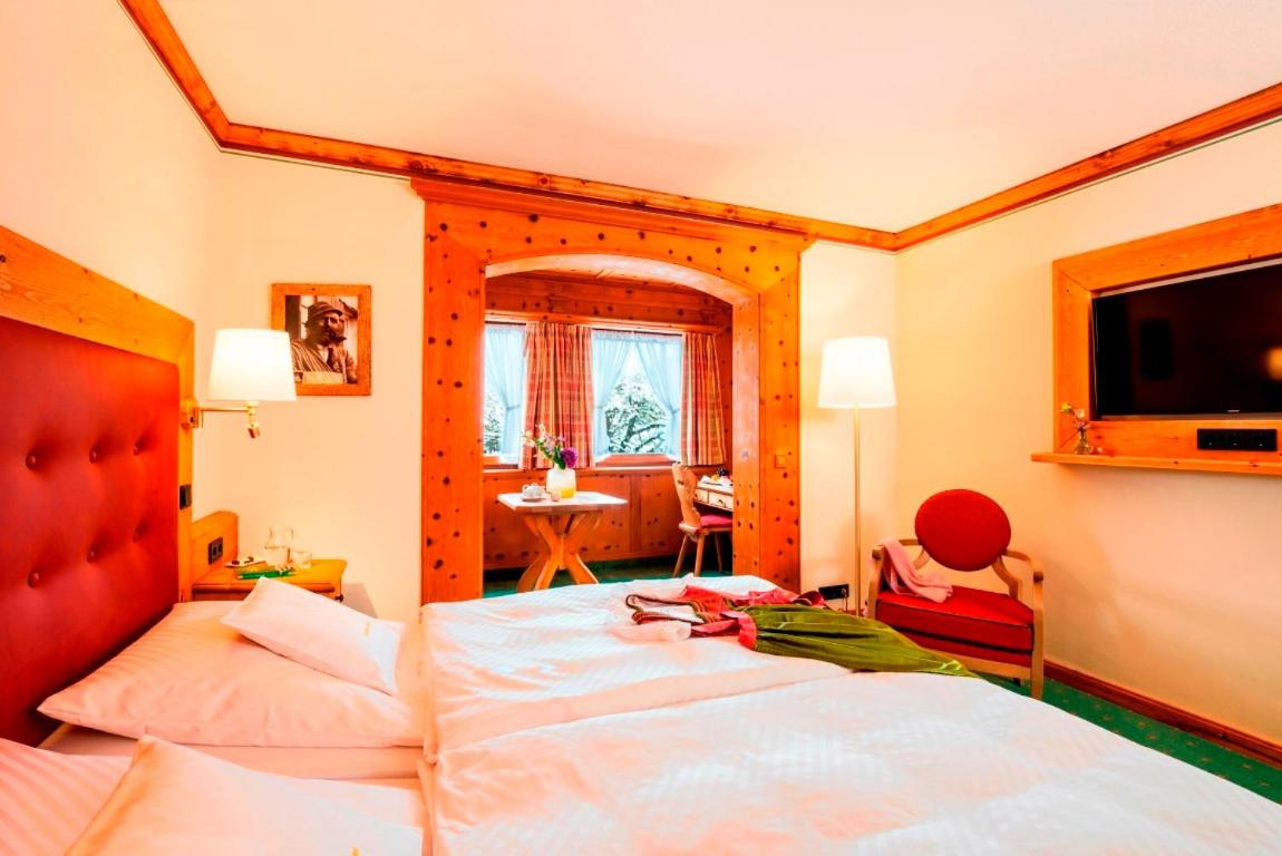 Alpenjuwel Parkhotel Wallgau 4 Sterne Superior Genusshotel mit Spa feinster Kulinarik & Golf Ihr Rückzugsort inmitten der Alpen mit Tradition und Eleganz photo 2