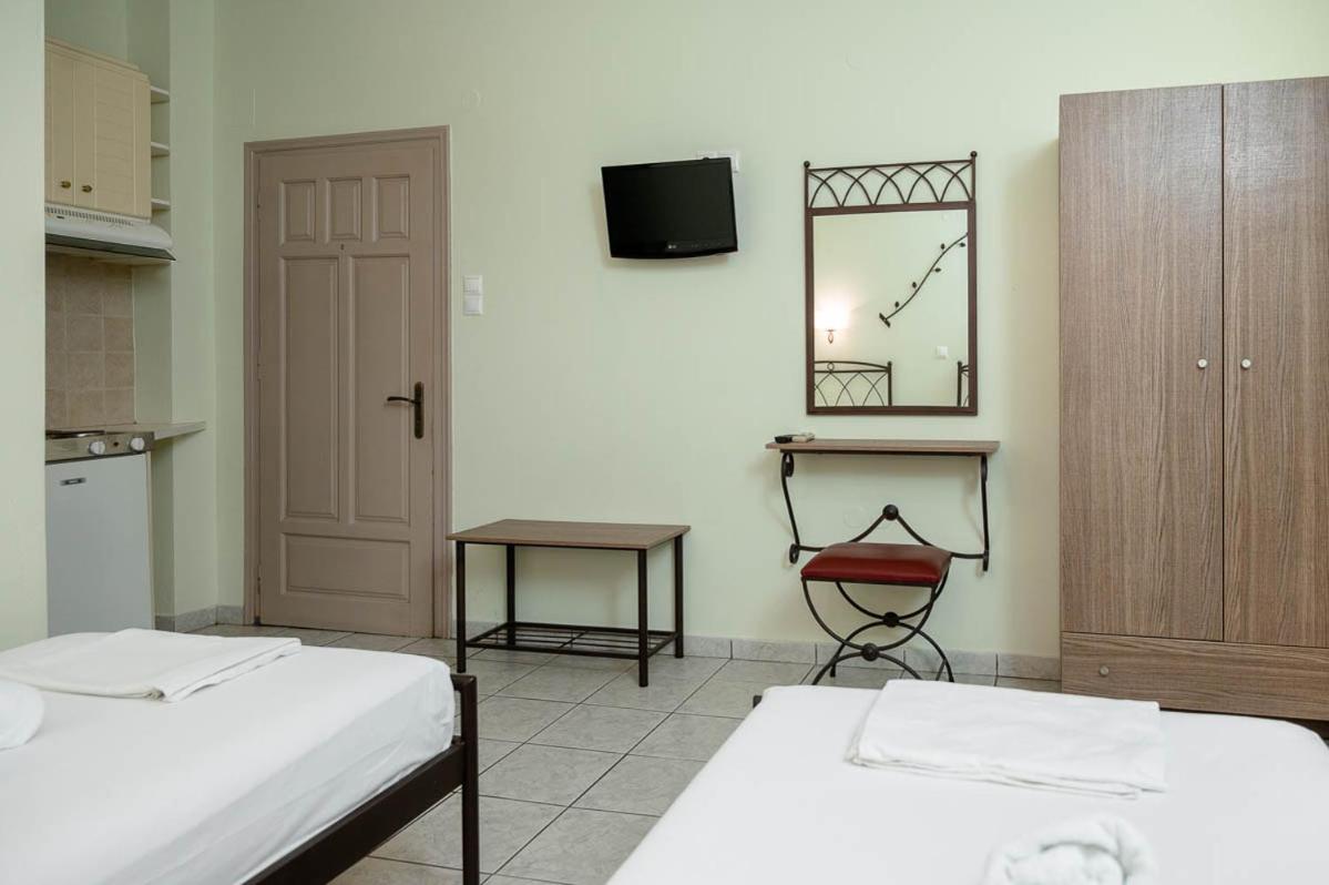 Konstantinos Hotel & Apartments 2 - 3