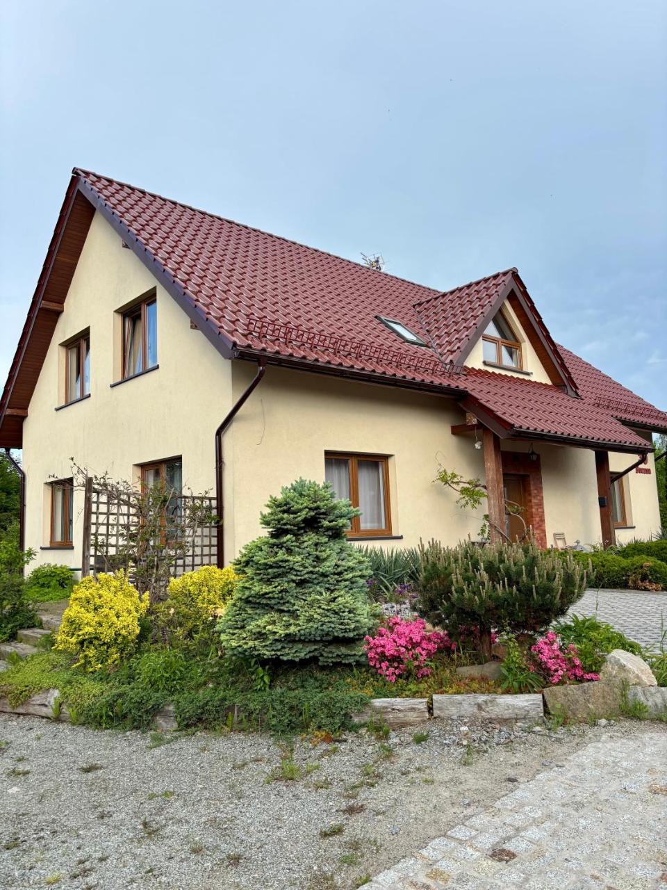 Wiśniowy Sad - apartamenty i pokoje w spokojnej okolicy, blisko dworca PKP i PKS