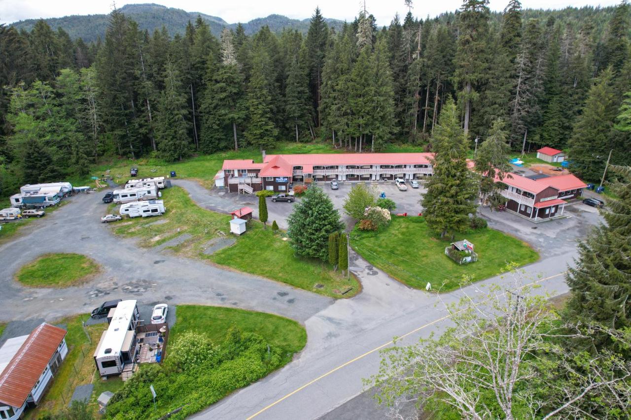 Pioneer Inn by the River