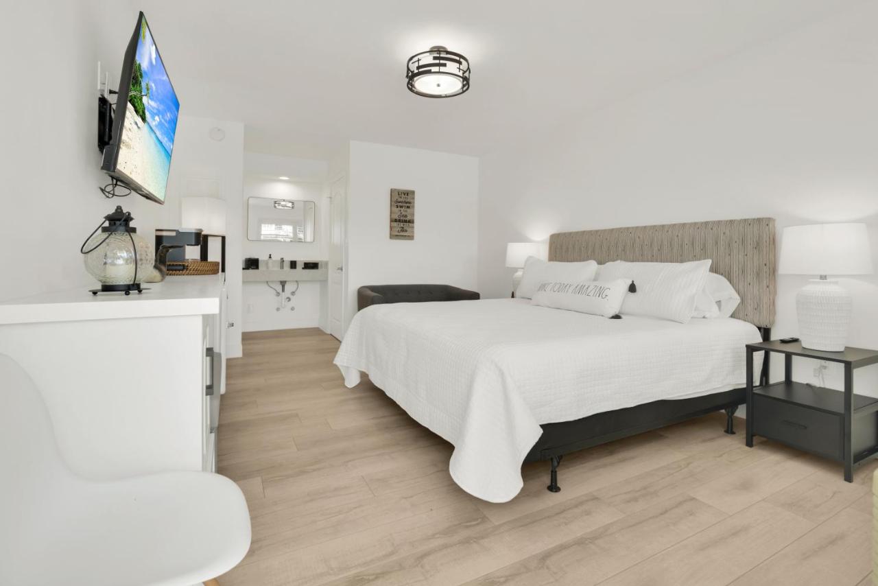 The Shores Hotel - 2