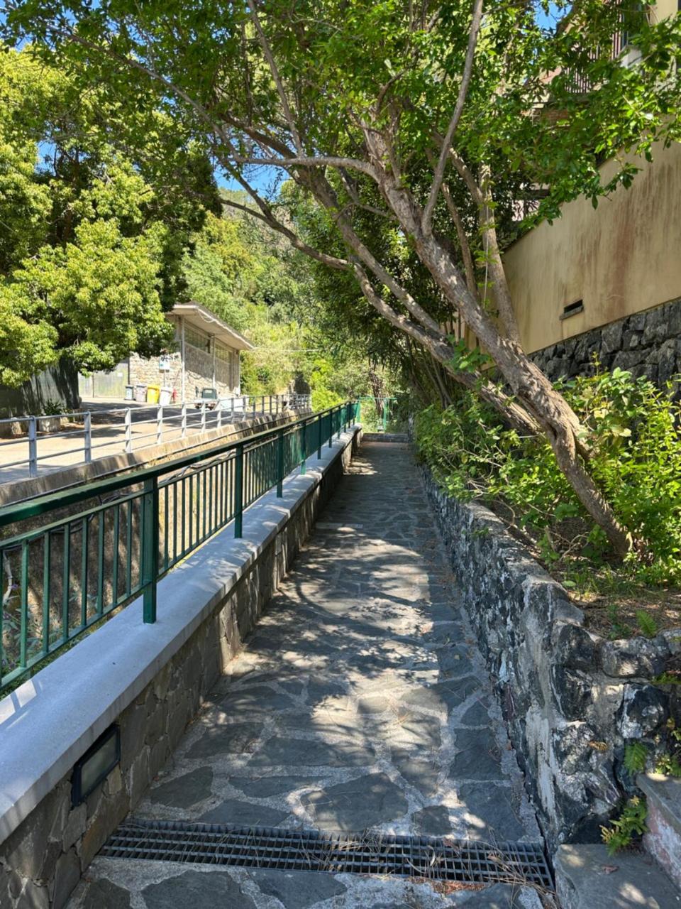 Terrace & Parking - Holiday Home near Fegina Beach - 2