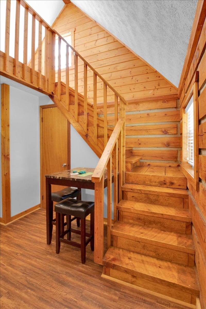 Studio Cabin with Loft near Smoky Mountains photo 2