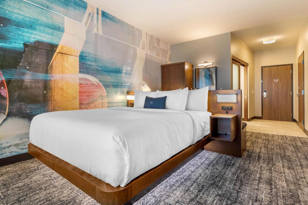 Holiday Inn Express Bettendorf - Davenport NE by IHG photo 3