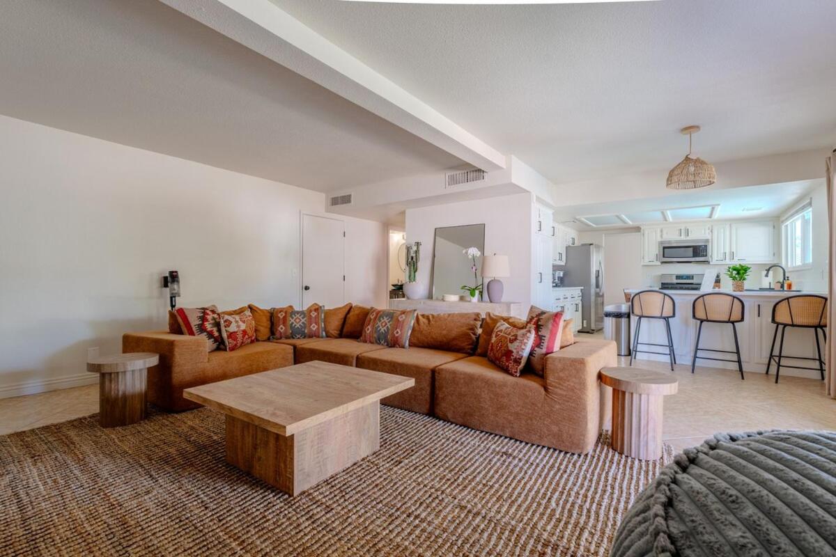Spacious Lux Estate l 8 mins to Strip - 3