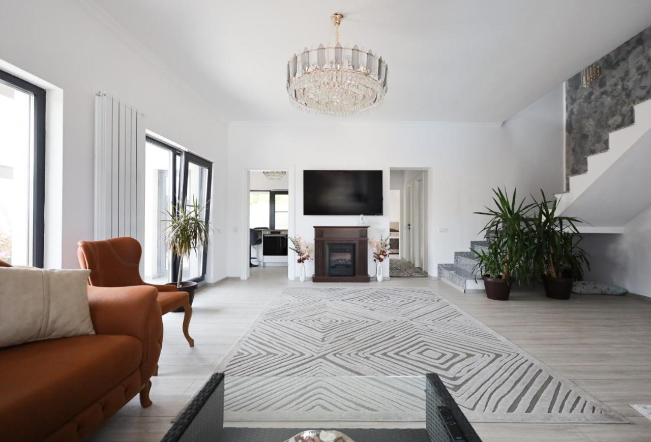 Grey House - 6