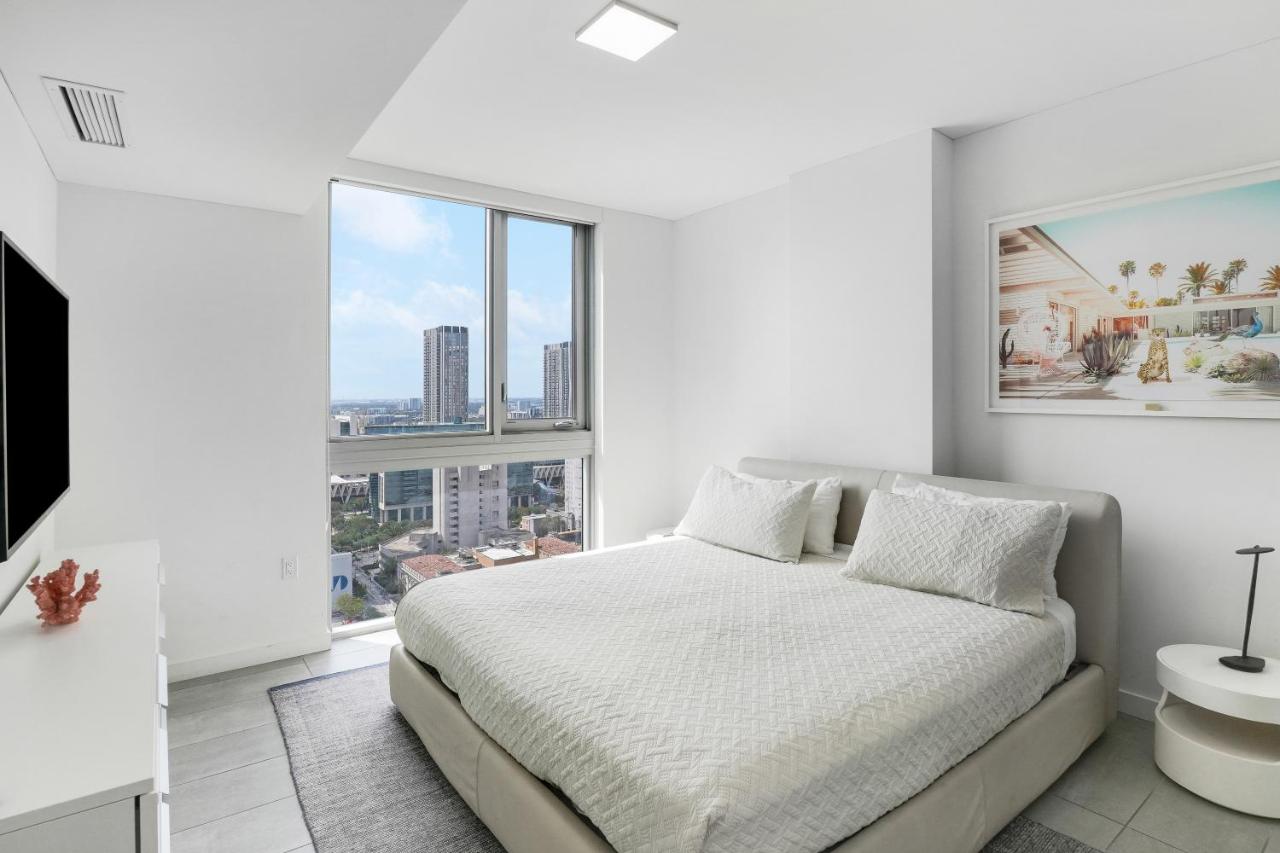 Luxury Condo w Rooftop Pool & Gym - 4