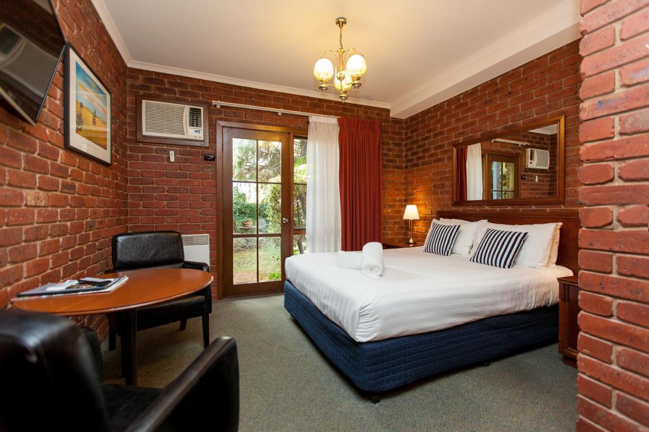 Armour Motor Inn photo 4