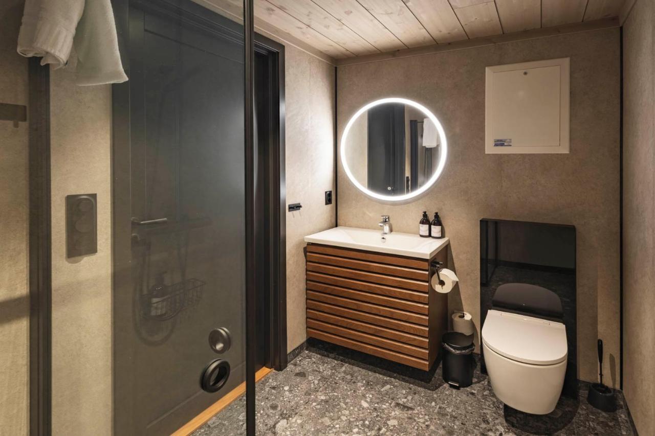Arctic Apartments - Ramberg Beach - 4
