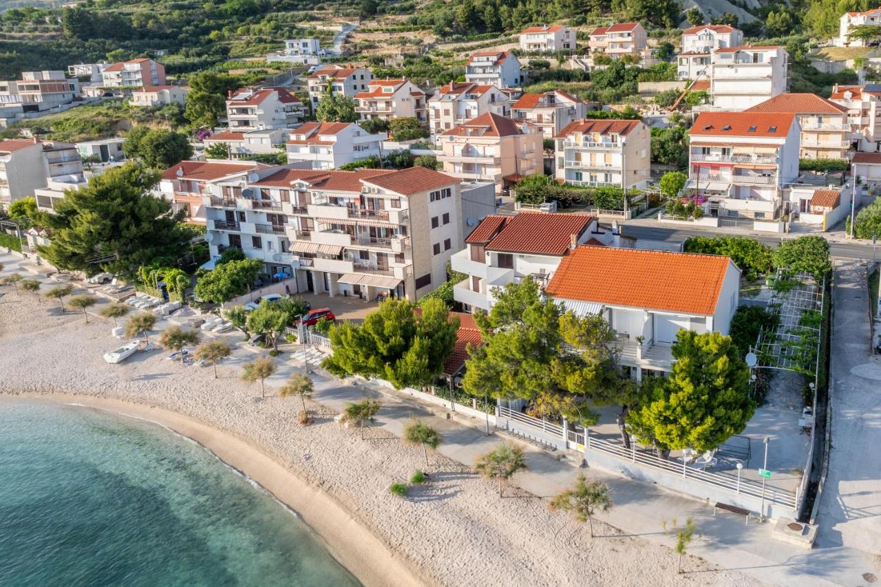 Villa Valamare -First Row to the Sea Restaurant - Family Atmosphere - 4