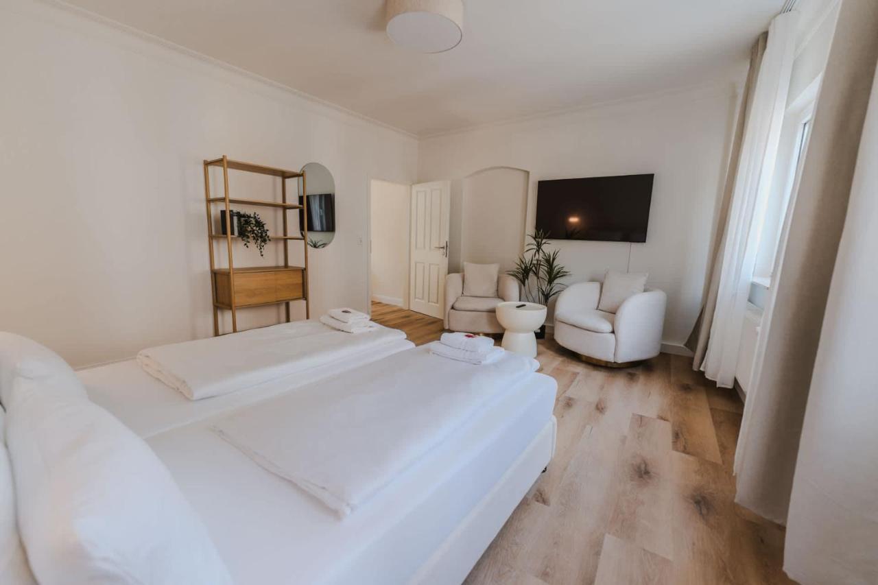 STAYLIGHT Business & Boutique Apartment - Parking lot - 3