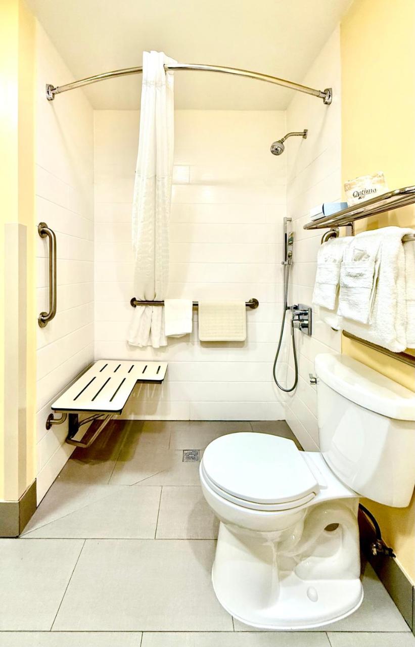 Days Inn by Wyndham Los Angeles LAX Airport/Stadium Area  photo 2