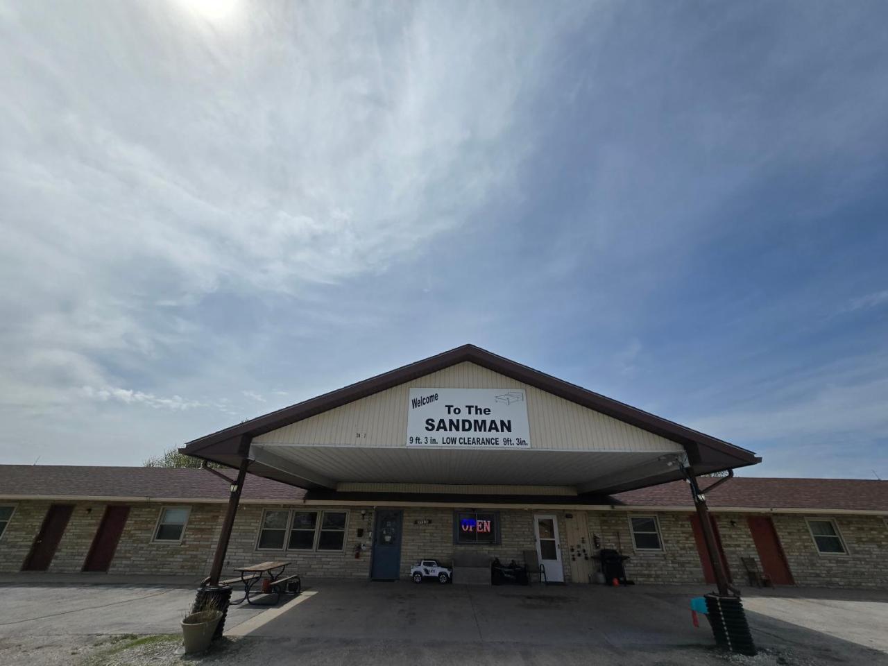 OYO Sandman Inn