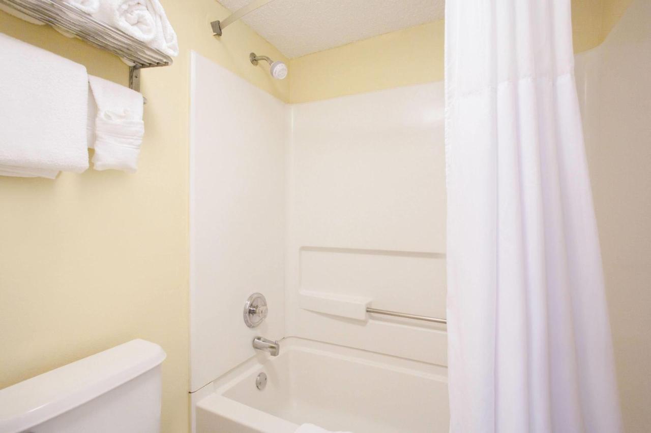 Days Inn by Wyndham Brooksville/Dade City photo 3