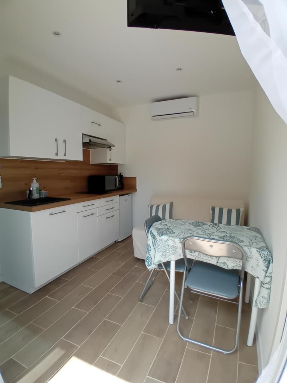 Appartement avec piscine au calme - 2