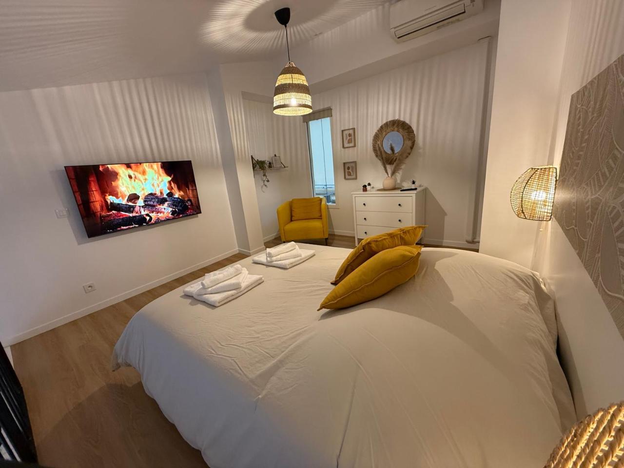 Superbe F2 Duplex Proche Paris & Disneyland - 3