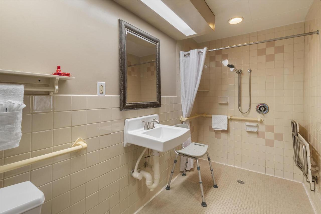 SureStay by Best Western East Brunswick photo 4