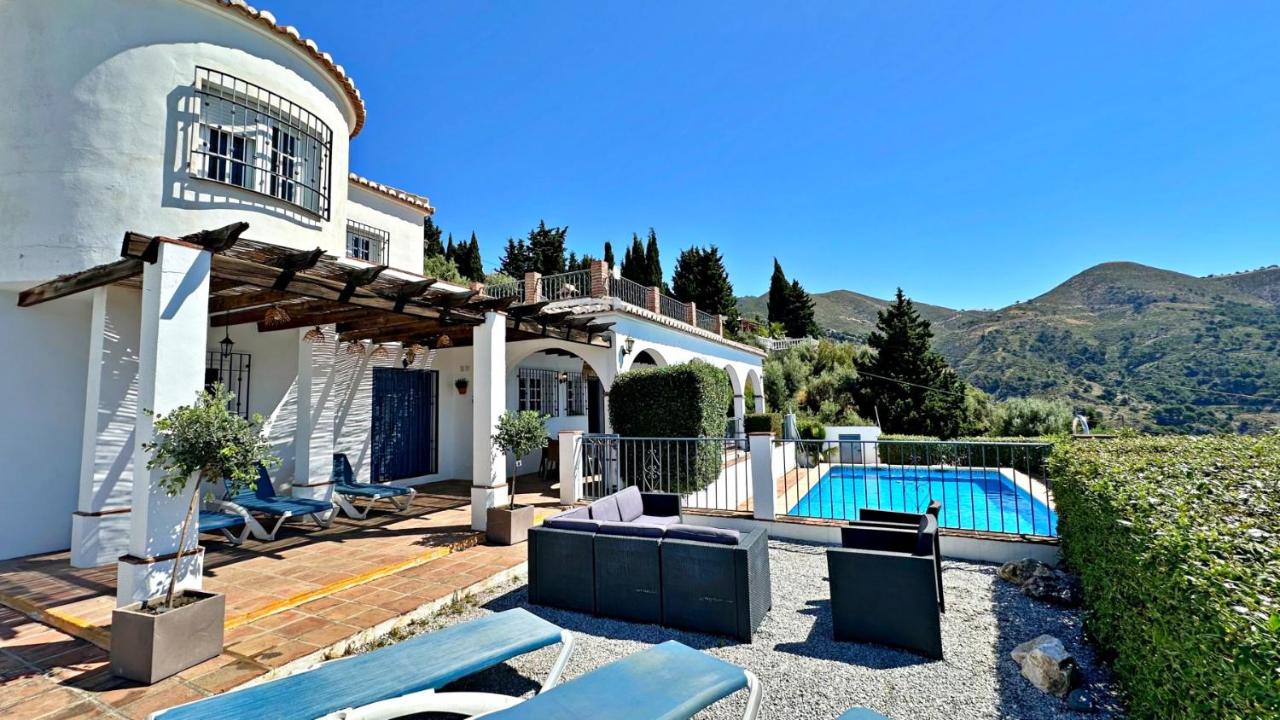 Villa Málaga con Piscina Vallada, Barbacoa y hermosas vistas by AndaraHolidays - 2