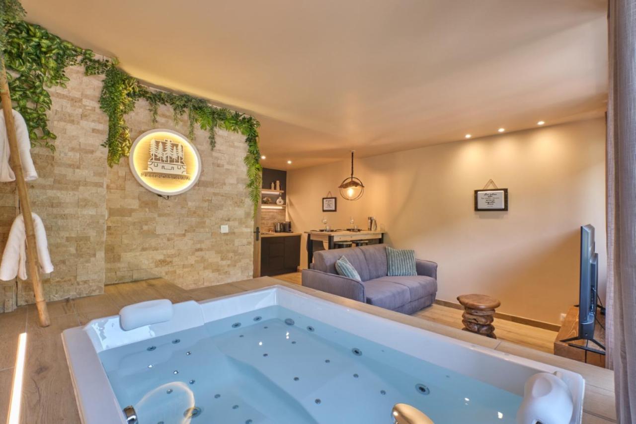 Scandinavian Suite - Private Spa and Sauna - 2