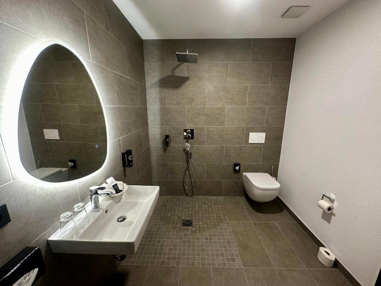 Central Hotel photo 2