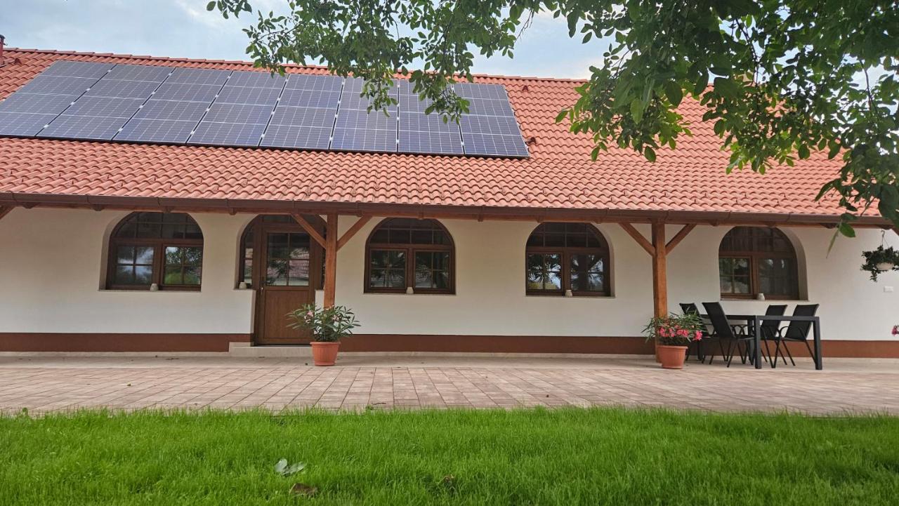 VárLak - 6