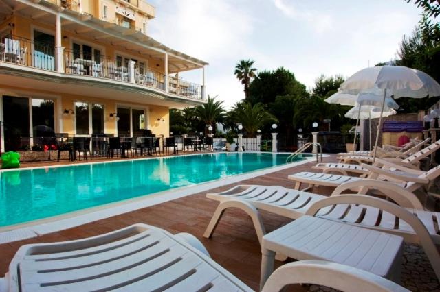 Hotel Mocambo piscina, spiaggia e biciclette
