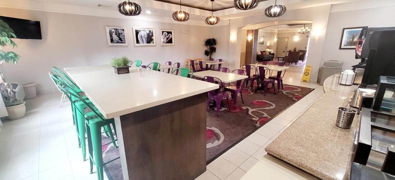 Kemah Edgewater Hotel, SureStay Collection by Best Western photo 3