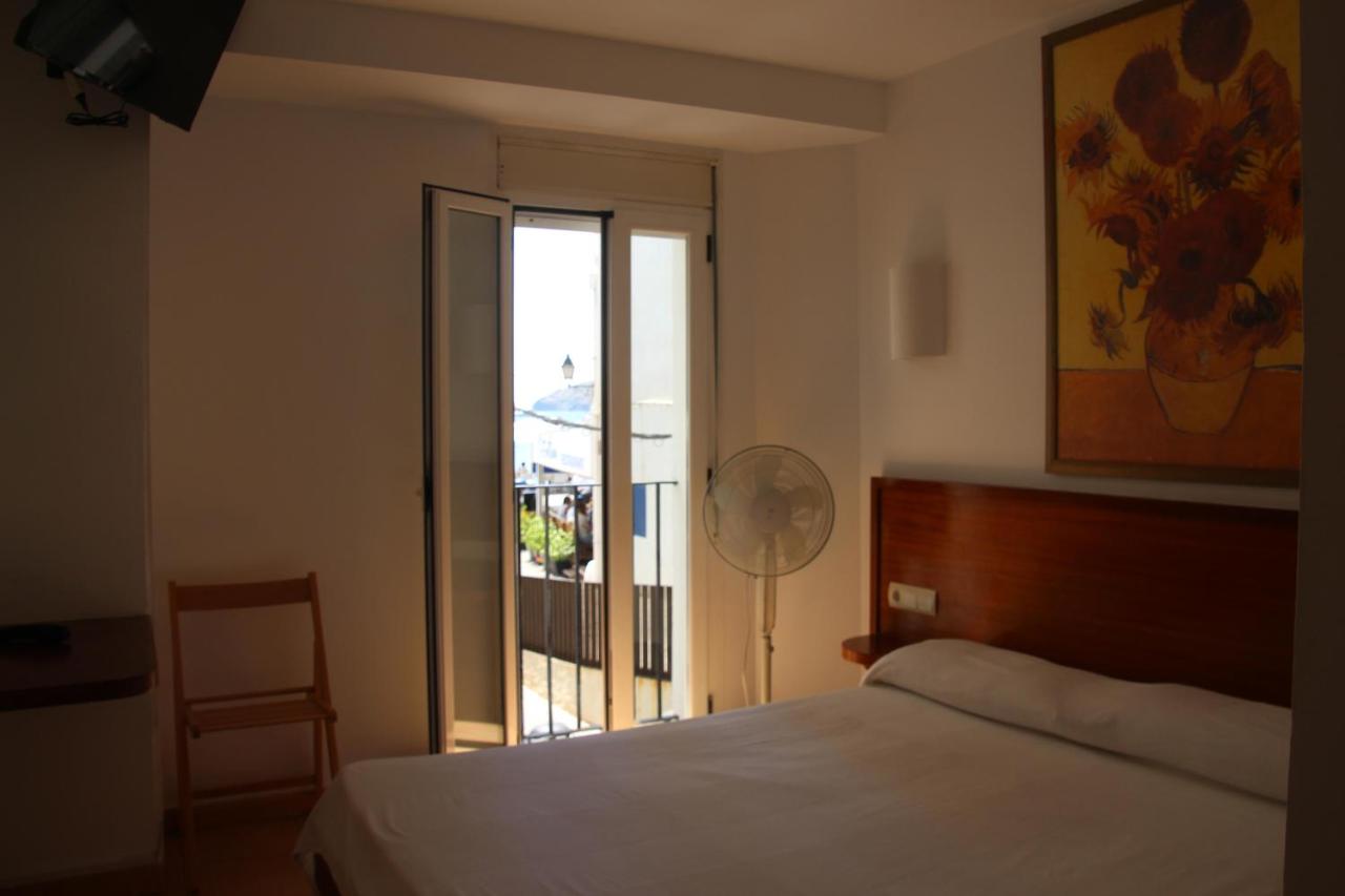 Hostal Cristina photo 4