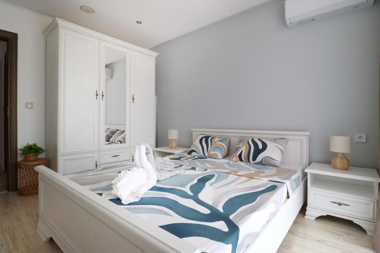 Stylish Paradiso Apartment 206 - 2