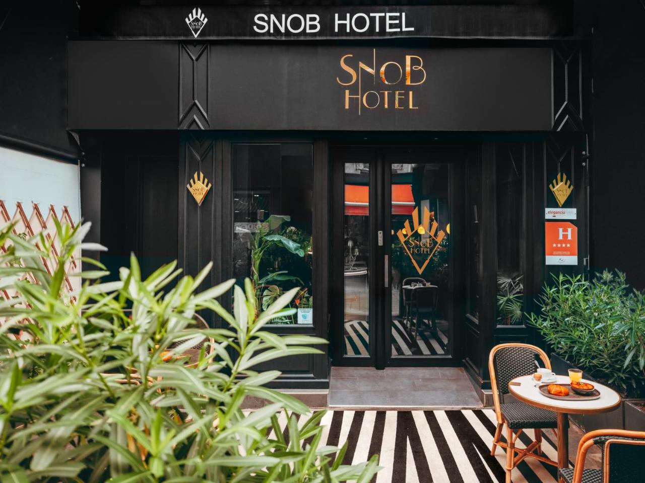 Snob Hotel - 4