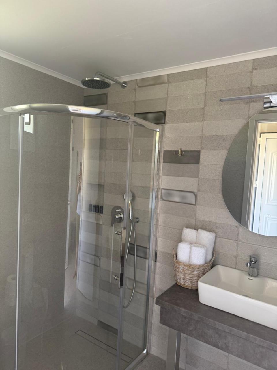 Leonidas Resort - 2